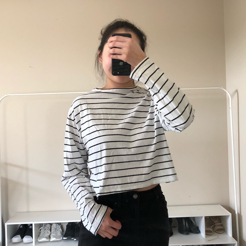 Scoop neck striped crop top